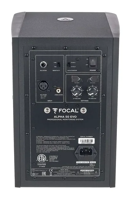 Focal Alpha 50 Evo, baksidan med anslutningarna