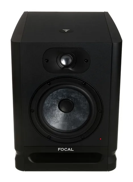 Focal Alpha 65 Evo, loggan och ytan