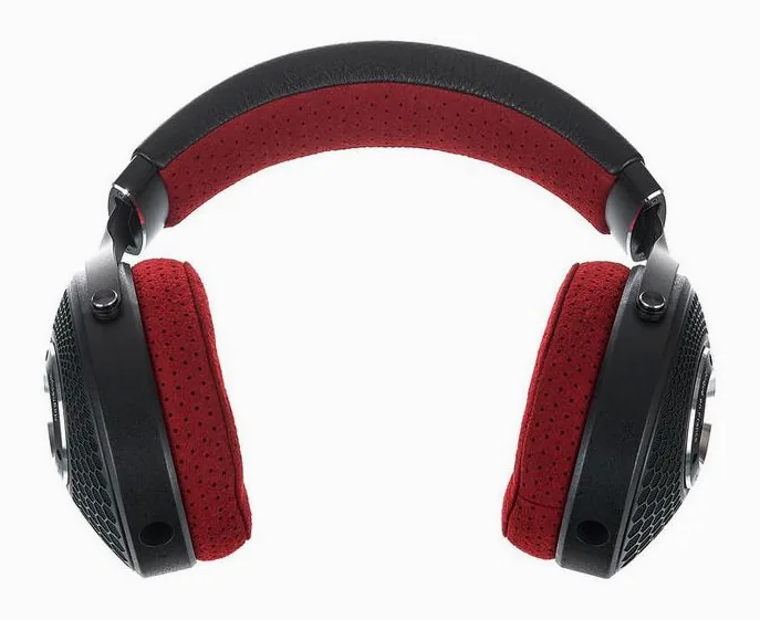 Focal Clear MG Professional, gångjärnen och justeringen