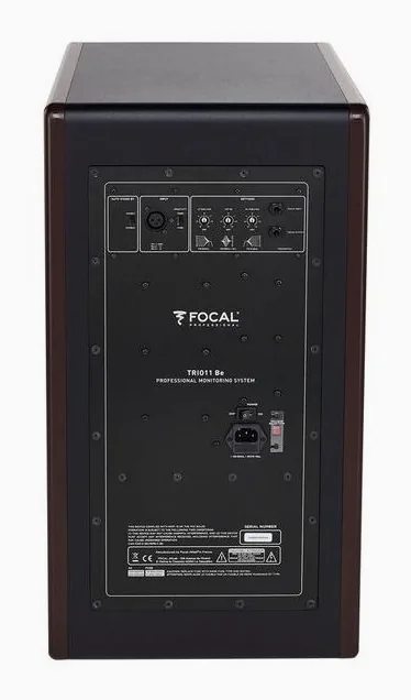 Focal Trio11 Be Red Burr Ash, knapparna på bakpanelen