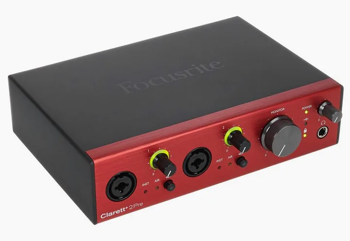 Focusrite Clarett+ 2Pre, höljet sett från sidan