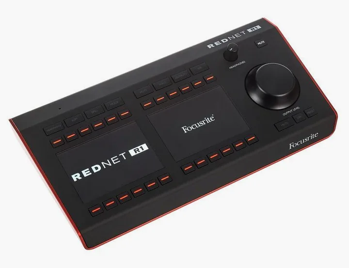 Focusrite RedNet R1, baksidan med anslutningarna