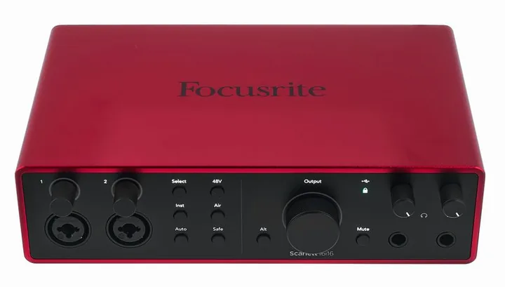 Focusrite Scarlett 16i16 4th Gen, ovansidan av lådan