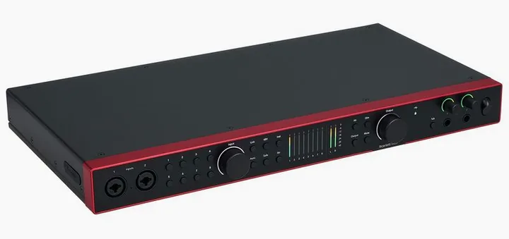 Focusrite Scarlett 18i20 4th Gen, ovansidan av lådan