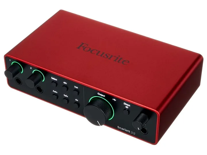 Focusrite Scarlett 2i2 Studio 4th Gen., ingångarna på framsidan