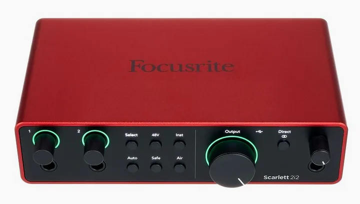 Focusrite Scarlett 2i2 Studio 4th Gen., anslutningarna på baksidan