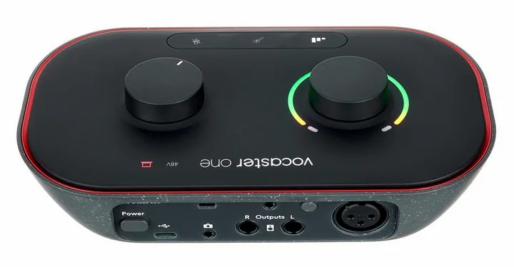 Focusrite Vocaster One, anslutningarna på baksidan