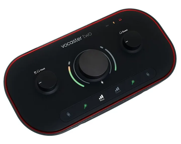 Focusrite Vocaster Two Headphone Bundle, ingångarna på framsidan