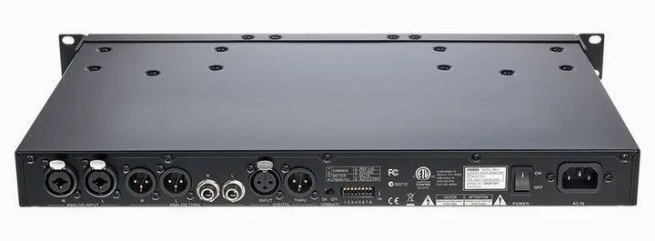 Fostex RM-3, baksidan med anslutningarna