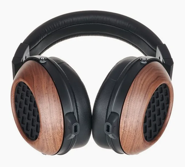 Fostex TH808, kabelingången vid hörkåpan