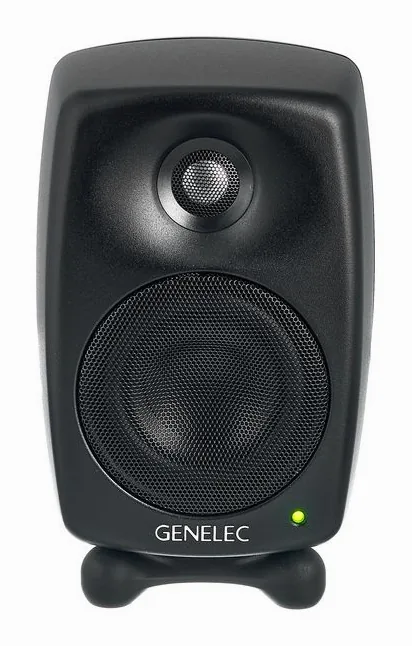 Genelec 8020 DMM, fronten med woofer och diskant