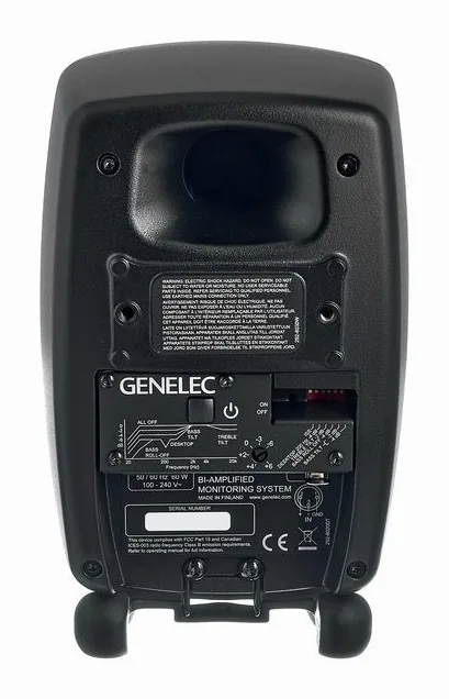 Genelec 8020 DMM, loggan och ytan