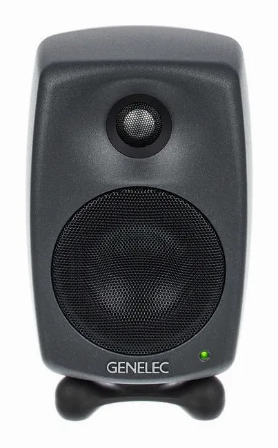 Genelec 8020 DPM, baksidan med anslutningarna