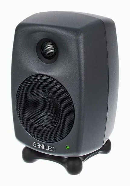 Genelec 8020 DPM Stand Bundle BK, baksidan med anslutningarna