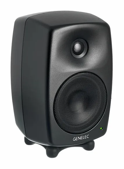 Genelec 8030 CM, fronten med woofer och diskant