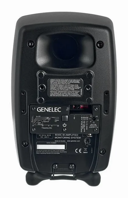 Genelec 8030 CM, baksidan med anslutningarna