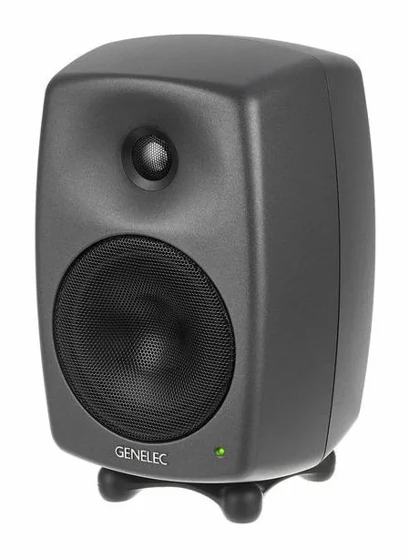 Genelec 8030 CP Stand Bundle, baksidan med anslutningarna