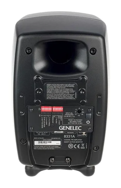 Genelec 8331 AM, baksidan med anslutningarna
