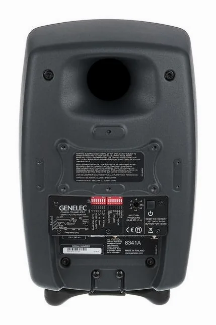 Genelec 8341 AP, baksidan med anslutningarna