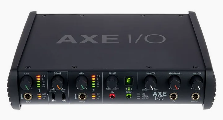 IK Multimedia AXE I/O+AmpliTube5+Tonex MAX, höljet sett från sidan