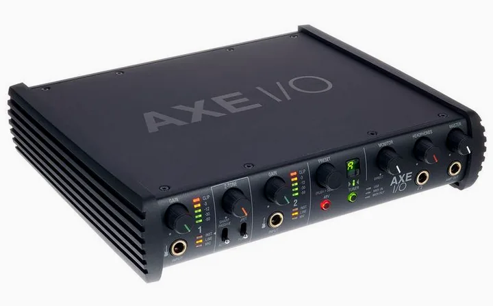 IK Multimedia AXE I/O, frontpanelen med rattarna