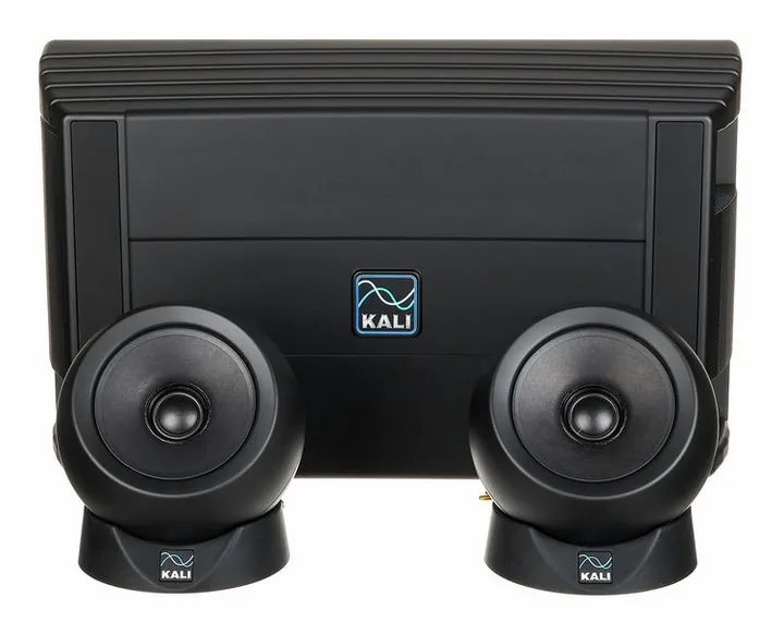 Kali Audio IN-UNF, fronten med woofer och diskant