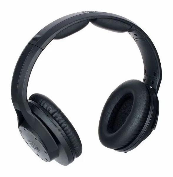 KRK KNS 8402, kabelingången vid hörkåpan