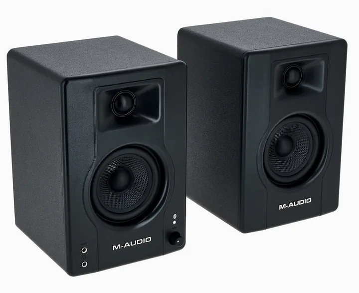 M-Audio BX3BT, baksidan med anslutningarna