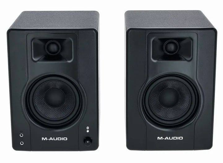 M-Audio BX4BT, kabinettet sett från sidan