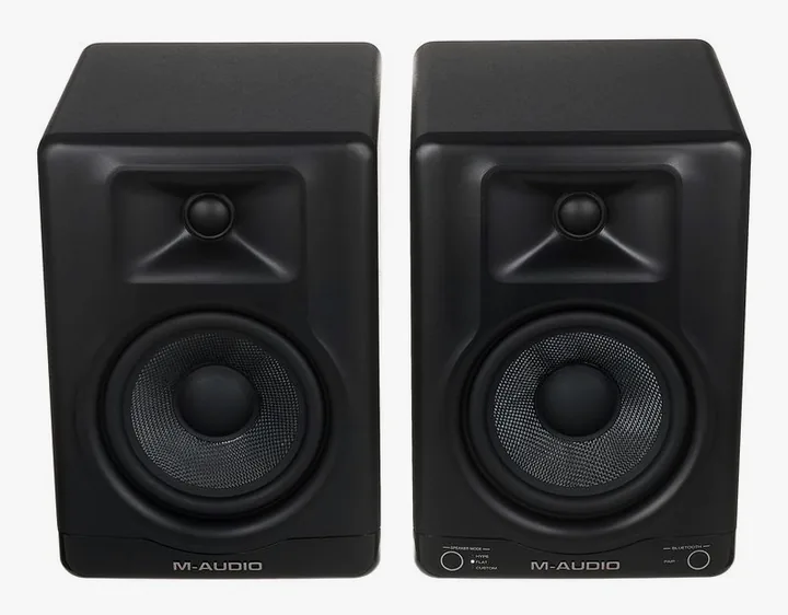 M-Audio BX5BT, fronten med woofer och diskant