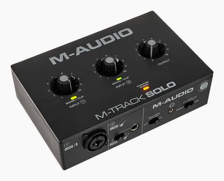 M-Audio M-Track Solo, frontpanelen med rattarna