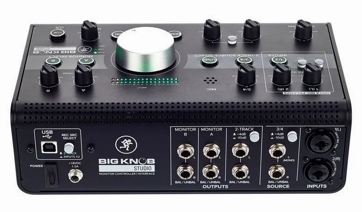 Mackie Big Knob Studio, anslutningarna på baksidan