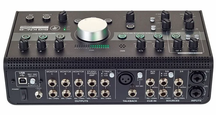 Mackie Big Knob Studio+, frontpanelen med rattarna