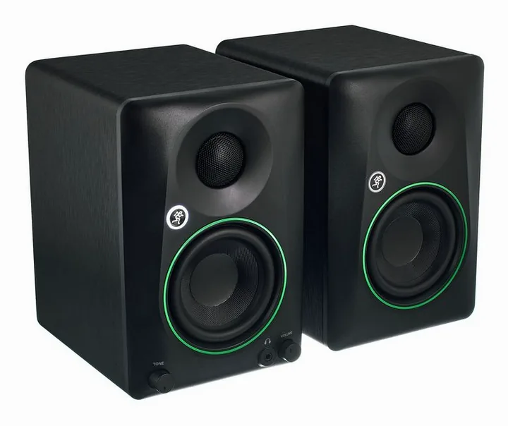 Mackie CR3.5, fronten med woofer och diskant