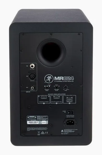 Mackie MR824, kabinettet sett från sidan