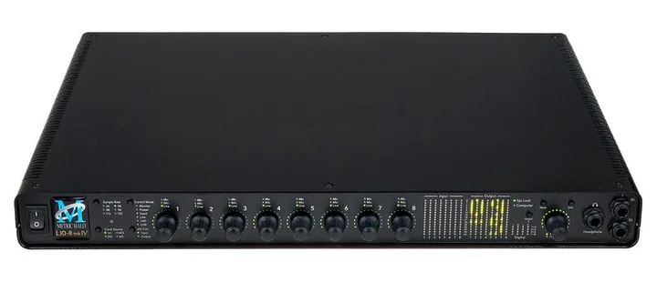 Metric Halo LIO-8 mkIV, ovansidan av lådan
