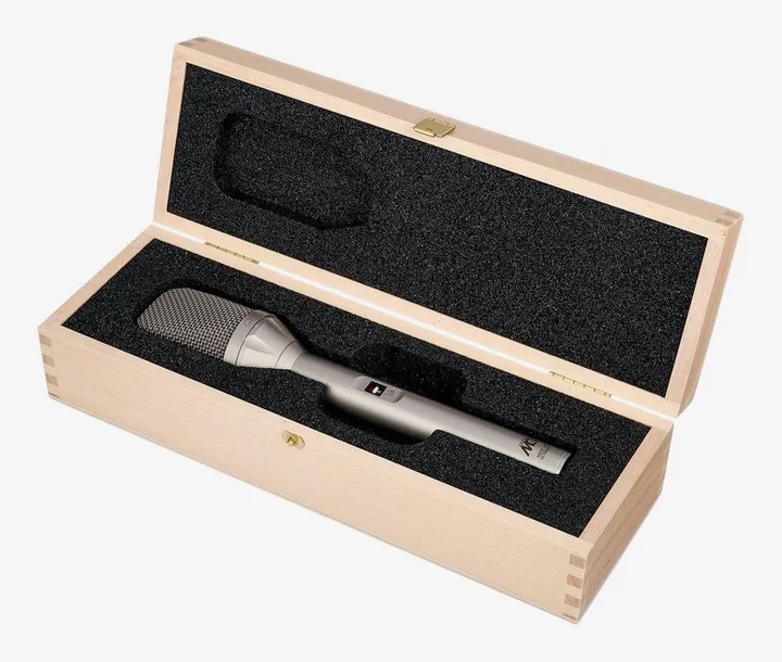 Microtech Gefell MT 71 S Satin Nickel, huset sett från sidan