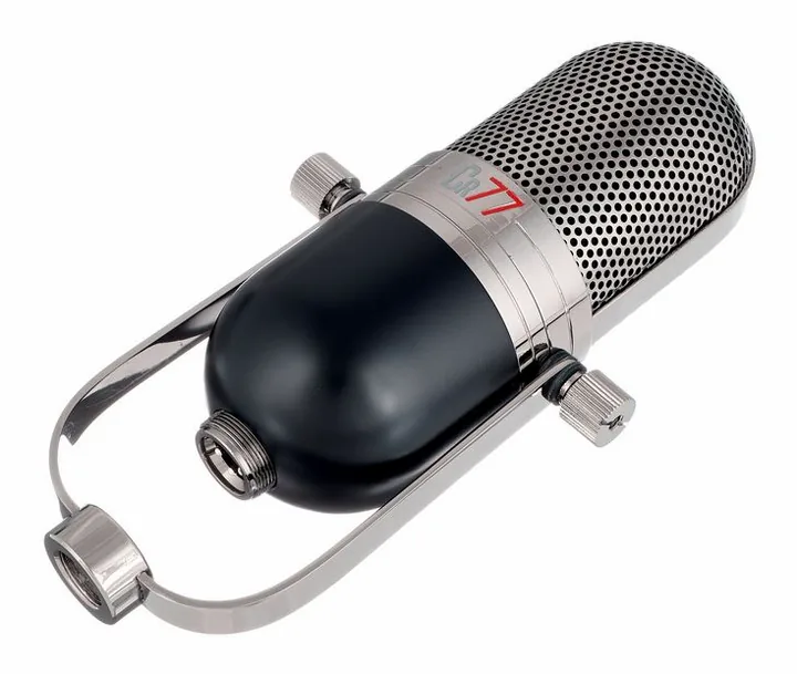 MXL CR77, XLR-kontakten i botten