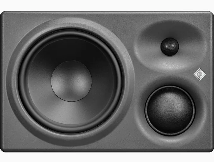 Neumann KH 310 II Right, fronten med woofer och diskant