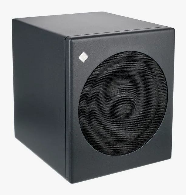 Neumann KH 750 DSP, fronten med woofer och diskant