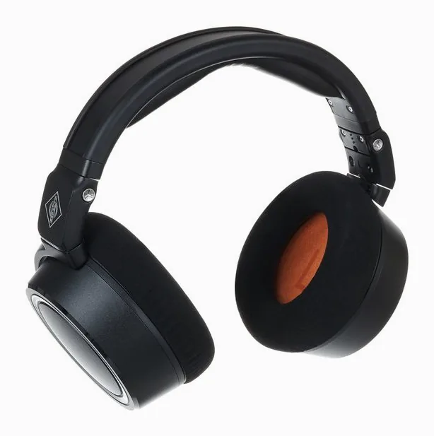 Neumann NDH 20 Black Edition, gångjärnen och justeringen
