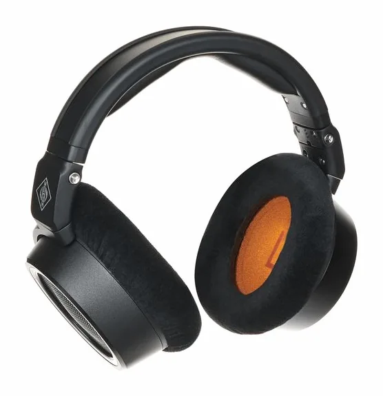 Neumann NDH 30 Black Edition, hörkåpan på nära håll