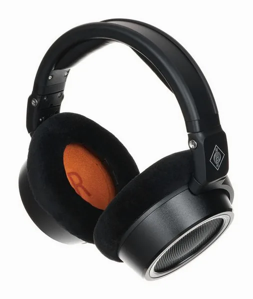 Neumann NDH 30 Black Edition, gångjärnen och justeringen