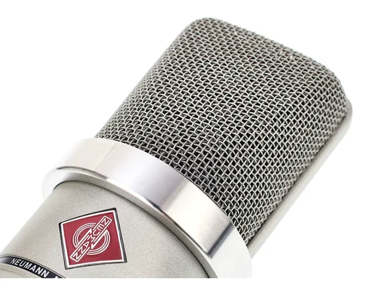 Neumann TLM 102 Studio Set, mikrofonkorgen på nära håll
