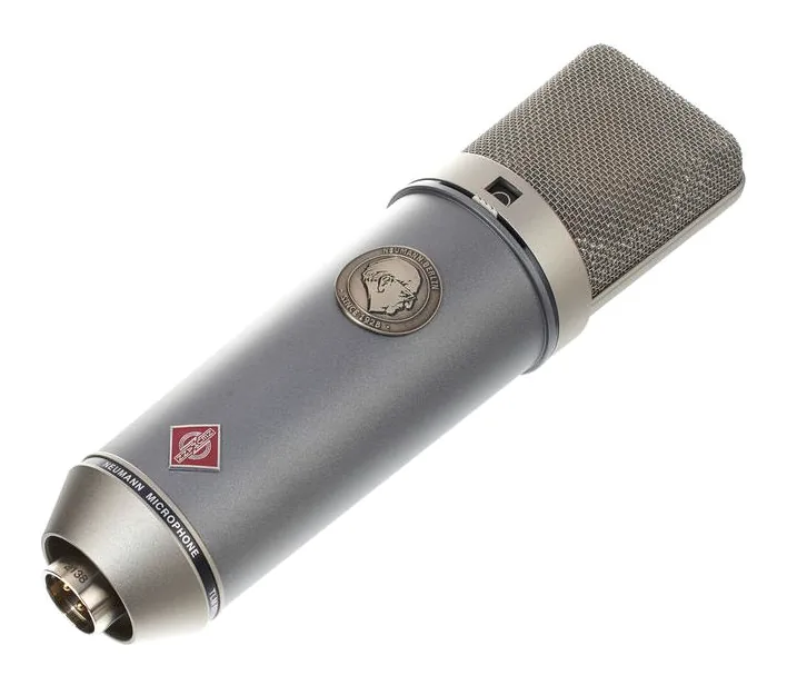 Neumann TLM67, XLR-kontakten i botten