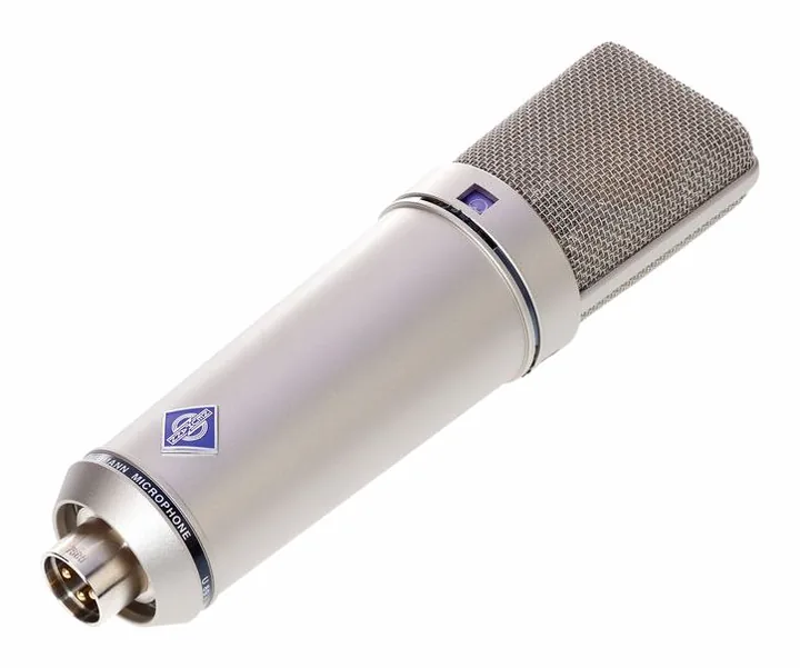 Neumann U89 I, XLR-kontakten i botten