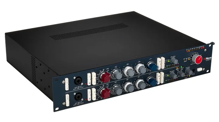 Neve 1073DPX-D, frontpanelen med rattarna