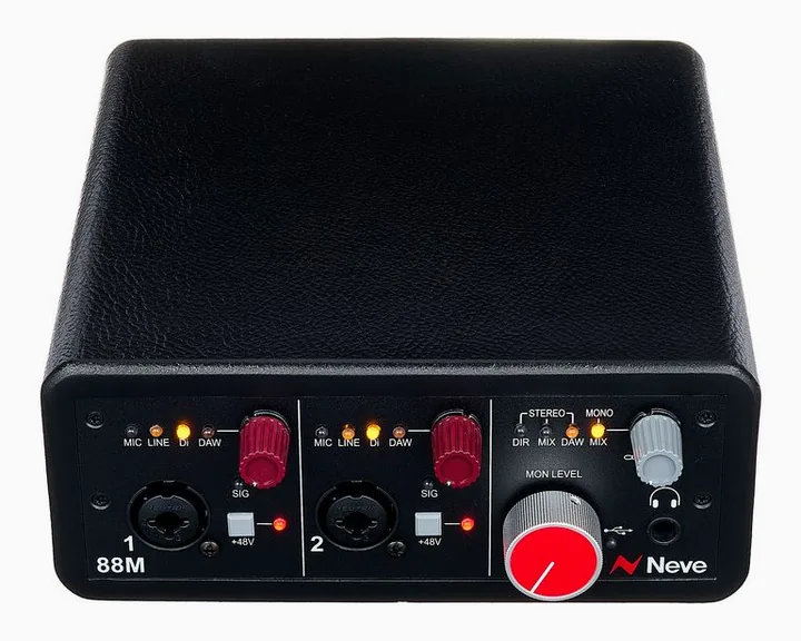 Neve 88M, anslutningarna på baksidan