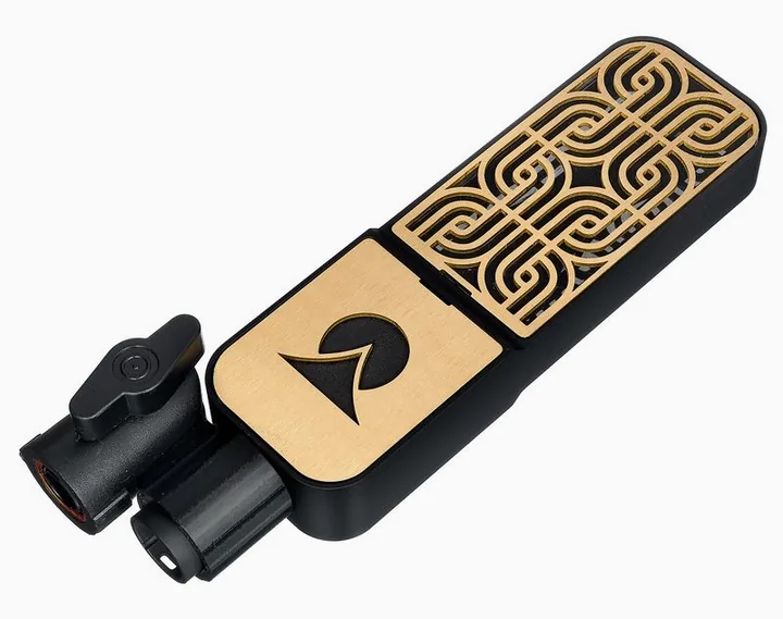 Ohma World Motif Ribbon Black & Brass, loggan och ytan