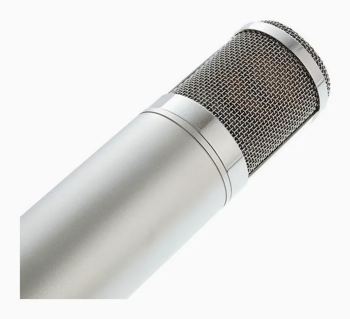 Peluso P12, XLR-kontakten i botten